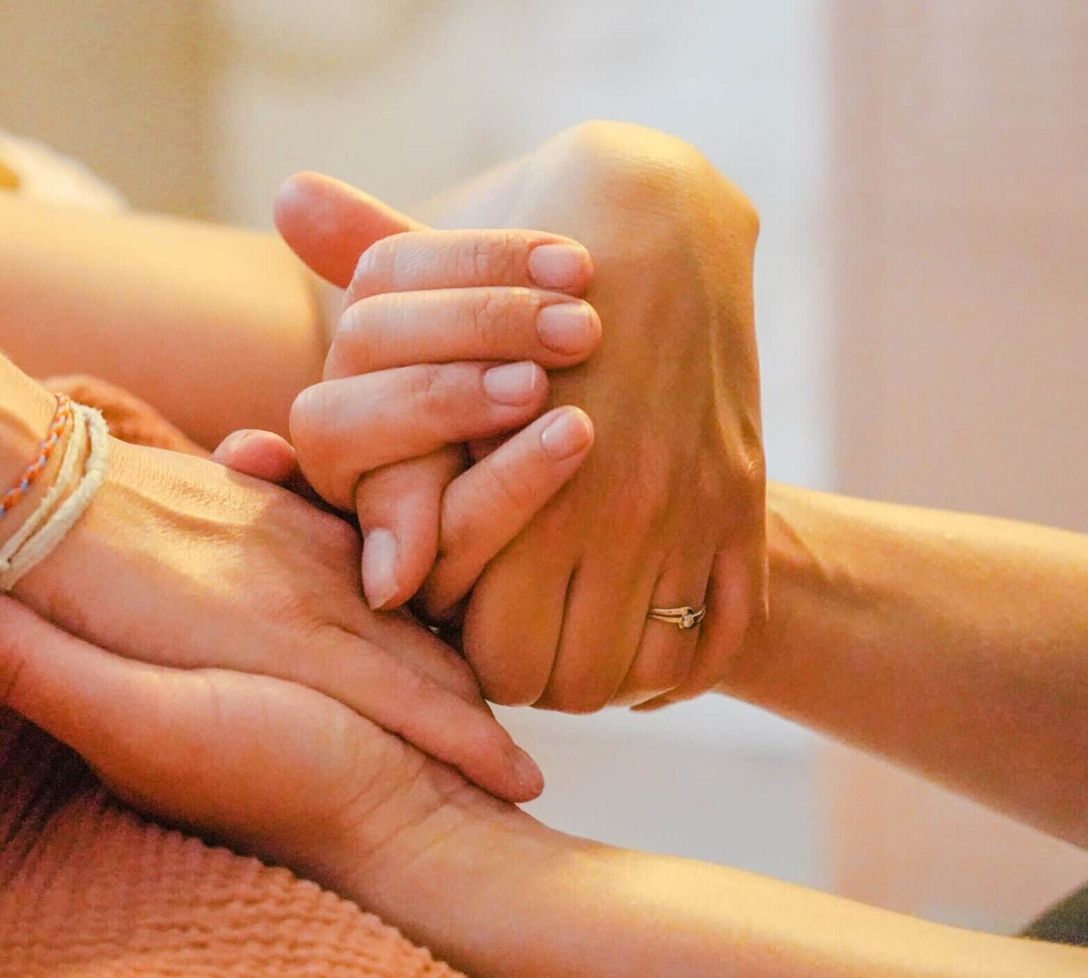 photo d'un soin énergétique proposé par douceur des lunes, énergéticien à annecy en haute Savoie